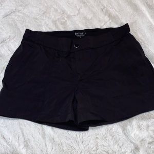 Athleta black zip up workout/ hiking short excellent preowned condition size 12